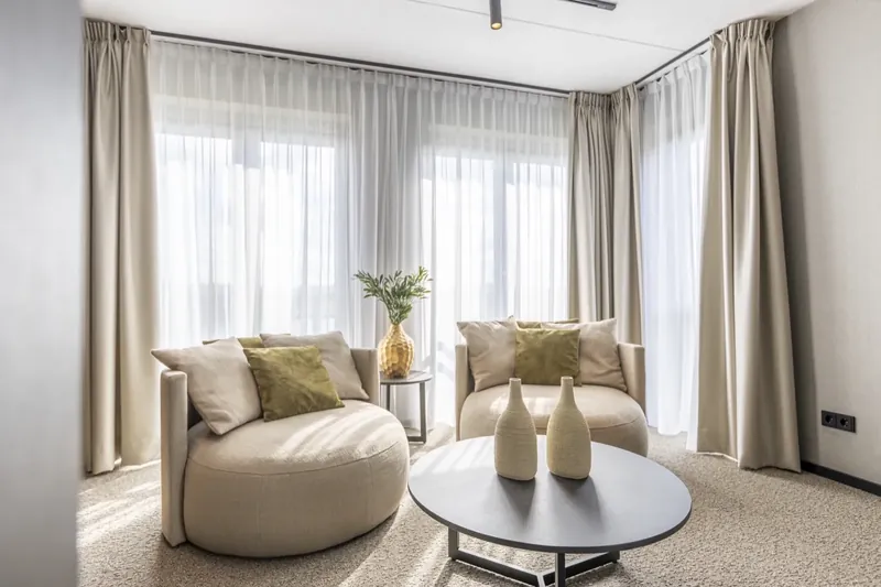 Suite with luxury seating area, Parkhotel Horst