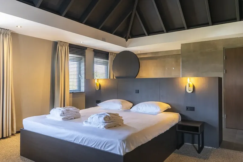 Tower suite with freestanding bathtub, Parkhotel Horst