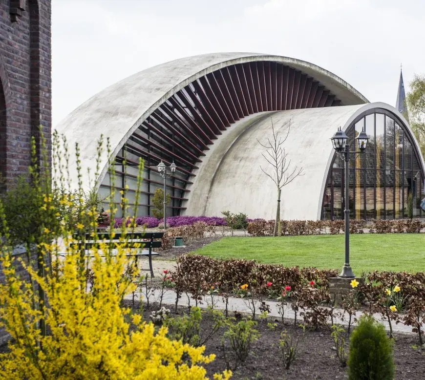 The mushroom pavilion shaped like half a mushroom, at De Locht museum village