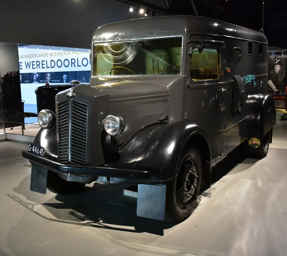 A wartime delivery van in the exhibition The Netherlands in the Second World War